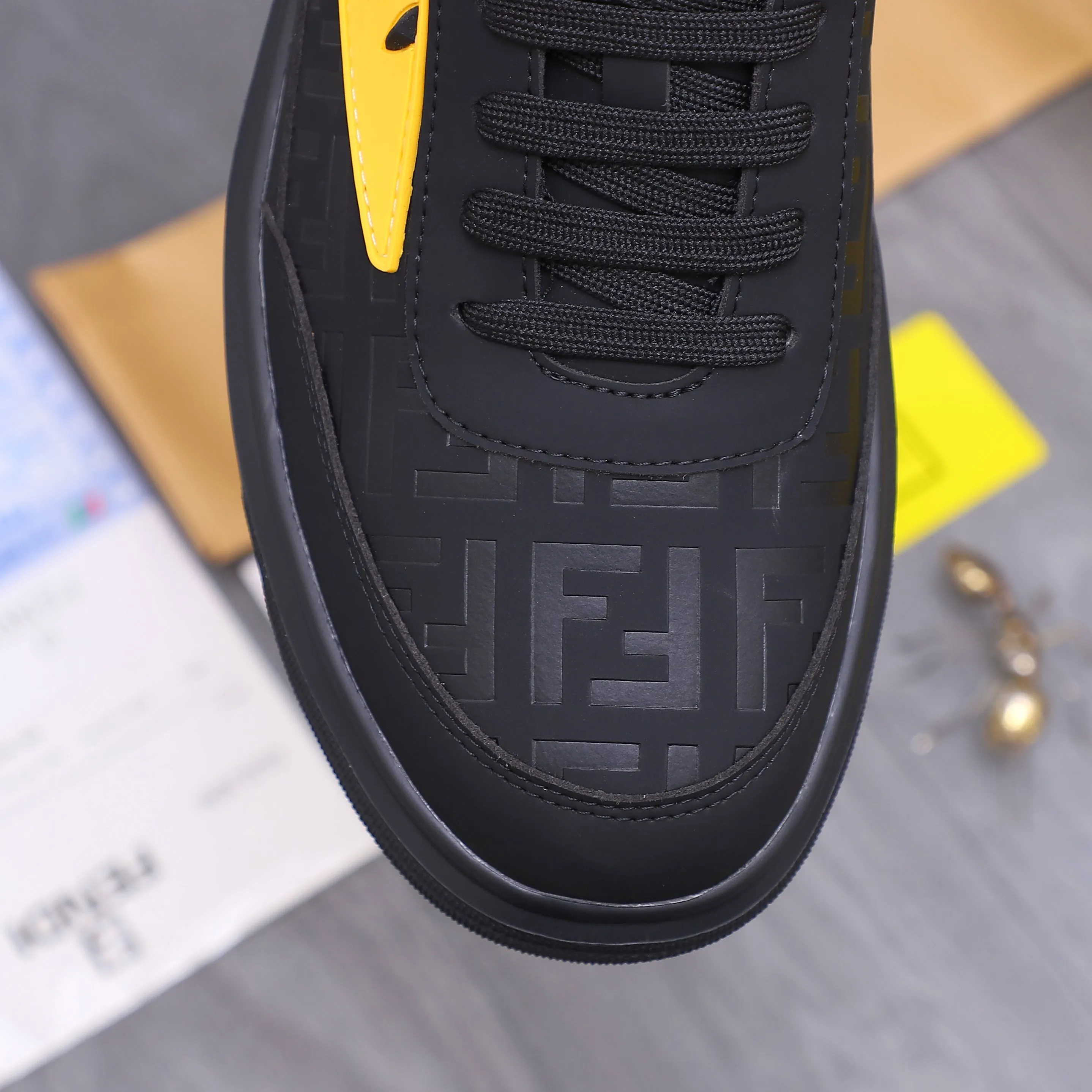 Men's shoes 💰420 Product trademark: FENDI "Fendi" casual shoes Regular size: 38-45 (45 is custom-made and non-returnable) Product materials: Selected cowhide embossed upper, mesh lining, cowhide insole, rubber outsole
